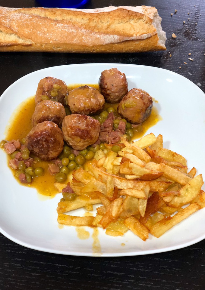 Una foto de Albóndigas en salsa tradicional!!!!!