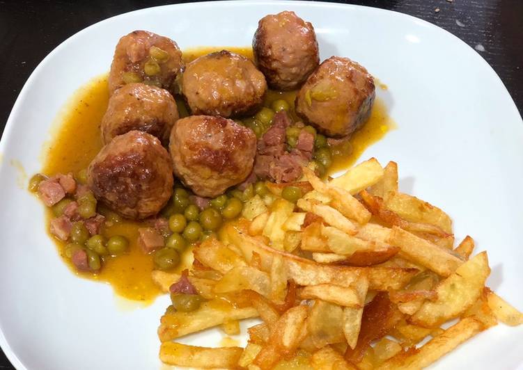 Albóndigas en salsa tradicional!!!!!