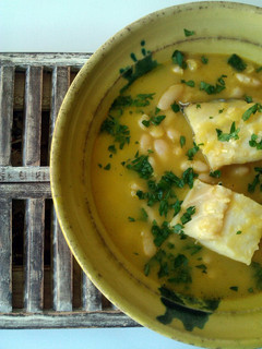 Una foto de Judías blancas con bacalao