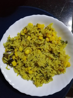 મકાઈના પાલક પુલાવ (Corn Palak Pulao Recipe In Gujarati) રેસીપી મુખ્ય ફોટો