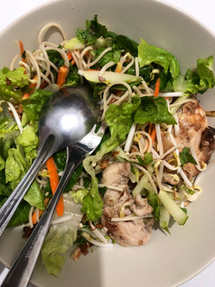 Foto resep Salad Vietnam - Bun Bo Xao, dan Lemongrass Chicken