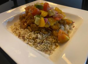 Una foto de Bowl de camarón con ensalada mixta