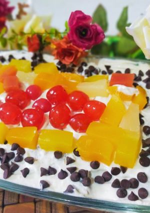 A picture of Fruit cocktail pastry with 3 minutes microwave oven brownies.