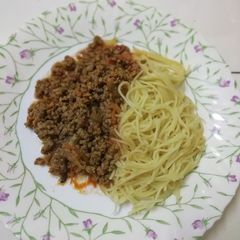 A picture of Spaghetti with minced meat.