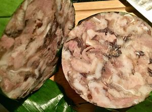 Hình của món Giò Thủ.