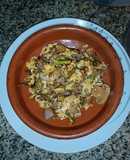 Revuelto de espárragos con champiñones, jamón y guisantes