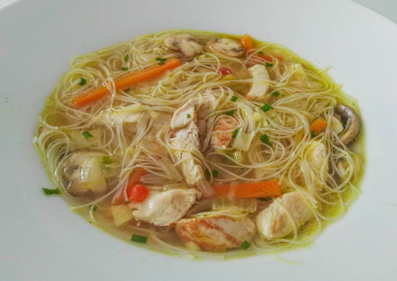 Sopa de fideos de arroz estilo oriental (muy suave)