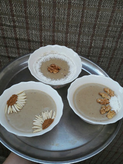 عکسی از دستور فرنی خرما بدون شکر