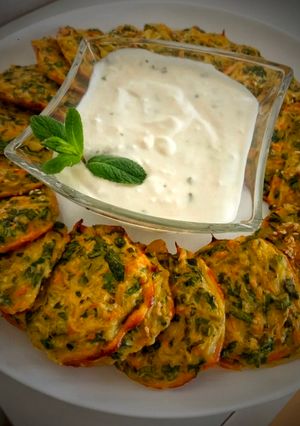 صورة لوصفة أقراص العجة بالخضار والفلفل الحار والكراث بالفرن 🌶🌶🥕🥔🥚🥚