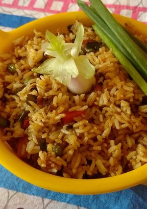 A picture of Burnt galic fried rice.