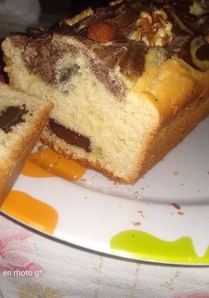 Una foto de Budín marmolado con chocolate y nueces