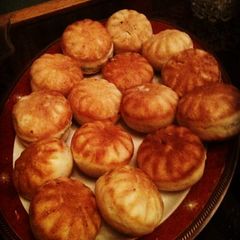 A picture of Stufed chicken buns🍔.