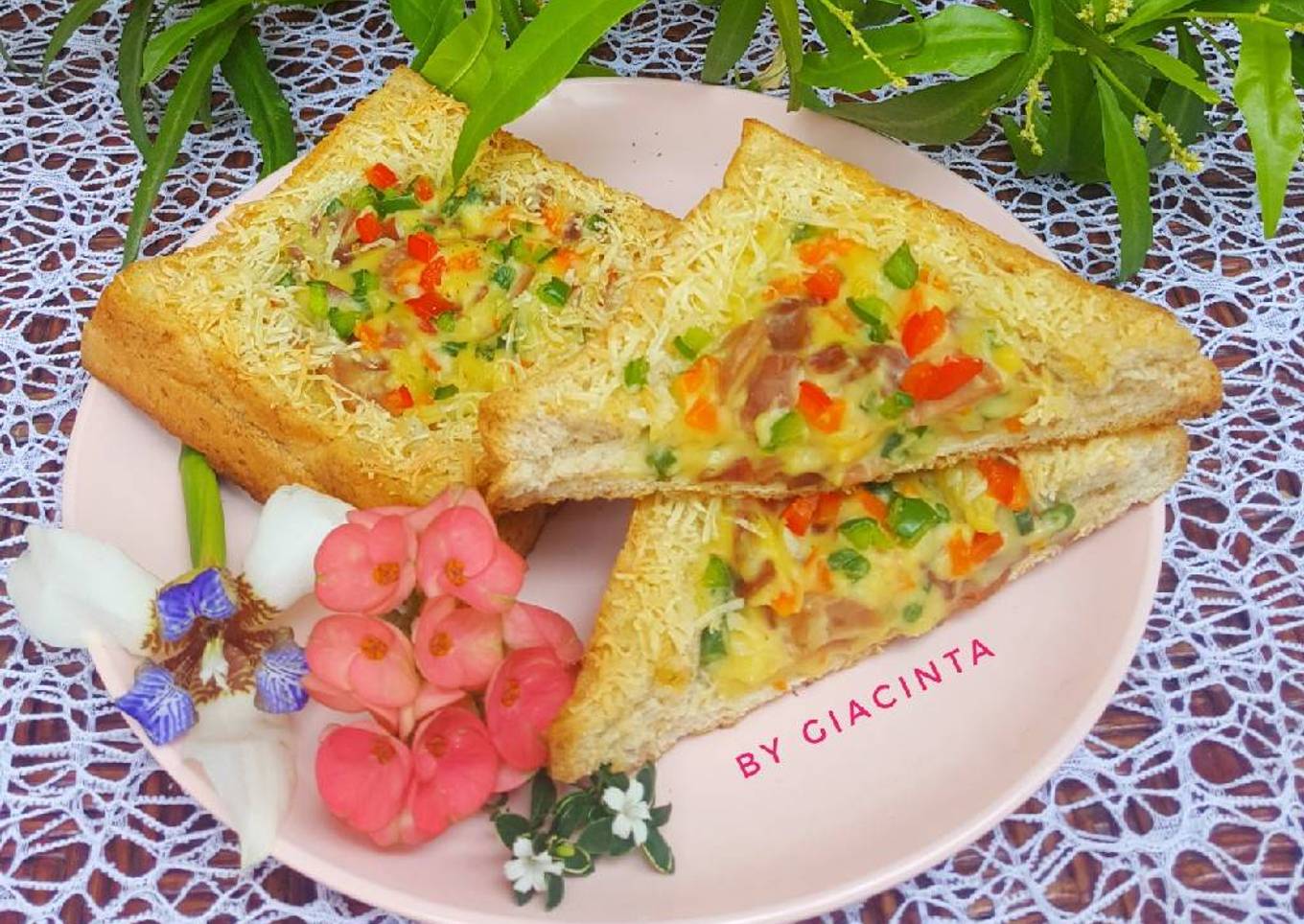 Roti Tawar bakar isi sup jagung dan sayuran