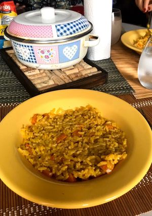 Una foto de Arroz con azafrán🥕🧅🍲
