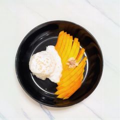 A picture of Mango sticky rice.