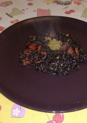Foto di Riso venere con pomodori secchi e pesto di pistacchio
