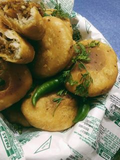 प्याज की कचौड़ी (pyaz ki kachori recipe in Hindi) रेसिपी मुख्य फोटो