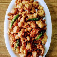 A picture of Kanda bhajiya.