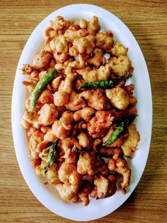 A picture of Kanda bhajiya.