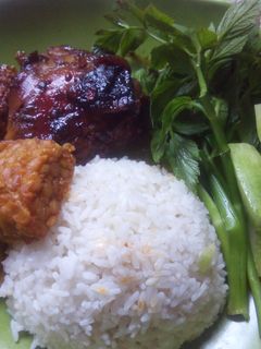 Foto resep Ayam bakar komplit with nasi uduk