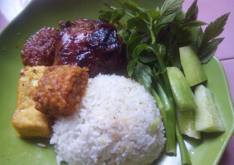 Ayam bakar komplit with nasi uduk