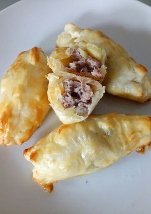 A picture of Sausage and apple mini pasties.