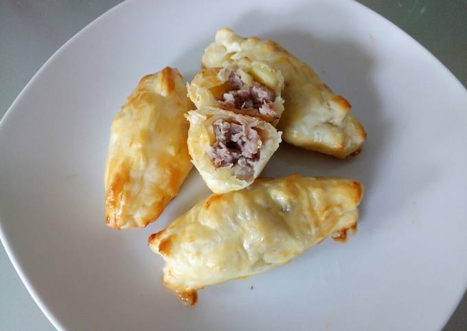 Recipe of Homemade Sausage and apple mini pasties