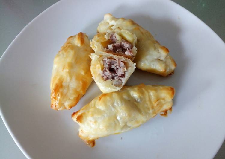 Recipe of Ultimate Sausage and apple mini pasties