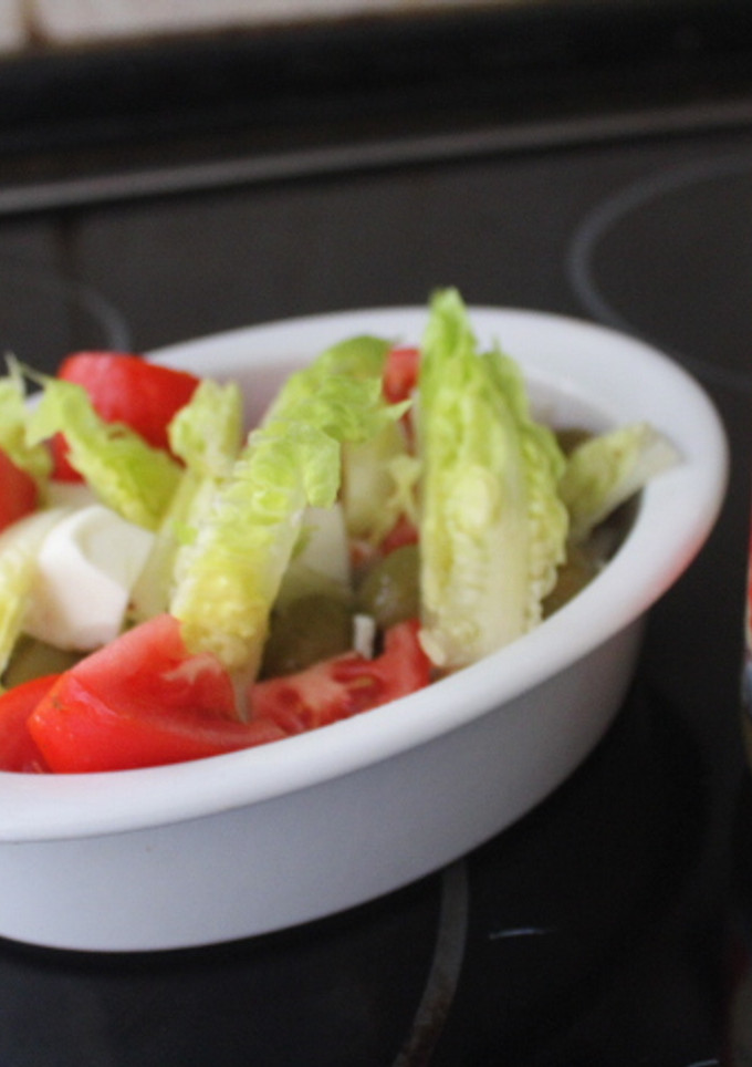 Una foto de Ensalada de tomate y queso con vinagre de arroz