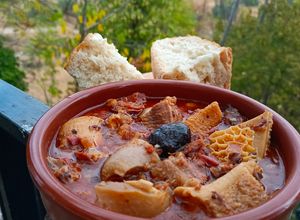 Una foto de Callos Caseros con Compango Asturiano
