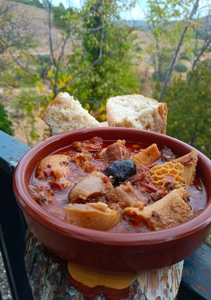 Una foto de Callos Caseros con Compango Asturiano