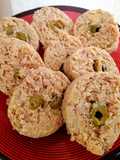 Salame di tonno, patate e olive verdi