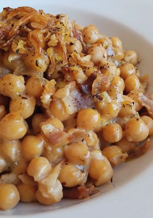 Foto principal de Garbanzos a la "carbonara"