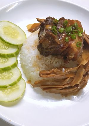 Hình của món Thịt kho măng khô.