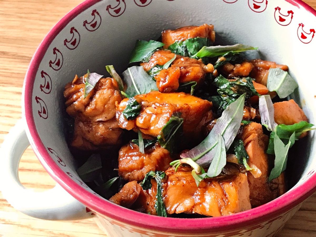 Thịt Gà Kho Rau Răm
