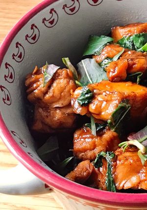 Hình của món Thịt Gà Kho Rau Răm.