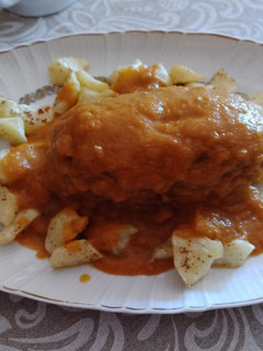Una foto de Rollo de carne con salsa de verduras