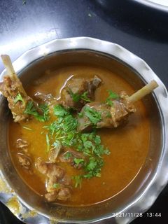 मटण रस्सा (mutton rassa recipe in marathi) रेसिपी चे मुख्य फोटो