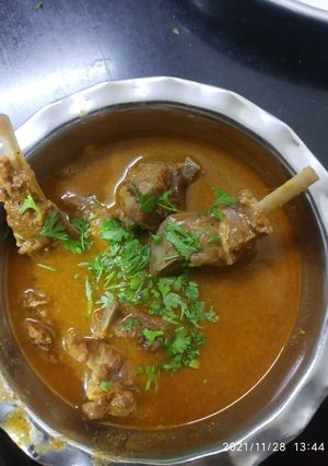 मटण रस्सा (mutton rassa recipe in marathi) रेसिपी चे मुख्य फोटो