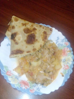 A picture of Chapati served cabbage.