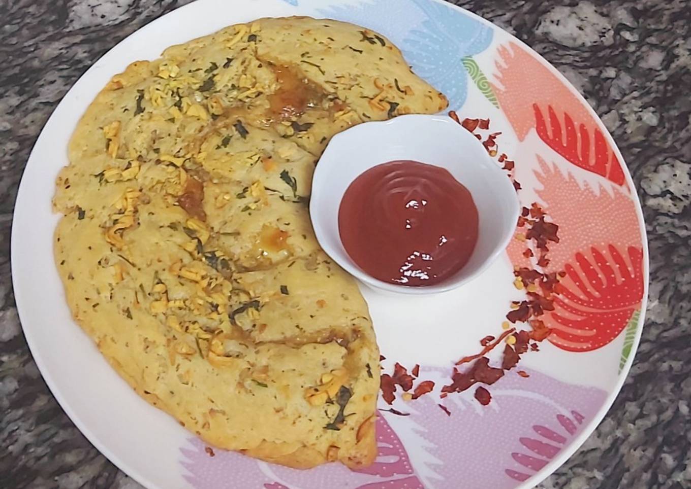 Spicy cheesy garlic bread😋