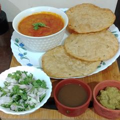 A picture of Dal Pakwan Sindhi Delicacy.