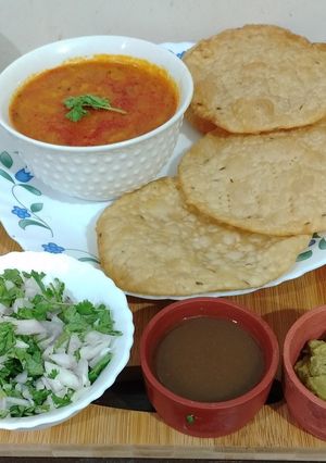 A picture of Dal Pakwan Sindhi Delicacy.