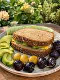 ساندويتش البيض مع الشيدر والأفوكادو 🥪🍳🥑🍒🥒