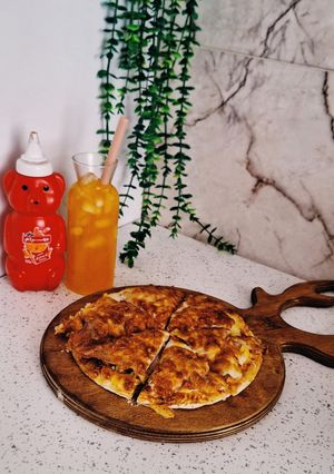 عکسی از دستور پیتزا گوشت و کالباس
