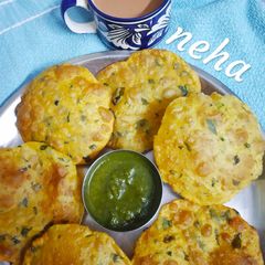 A picture of Methi Puri all time favourite.