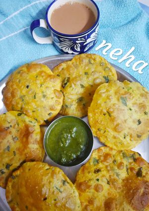 A picture of Methi Puri all time favourite.