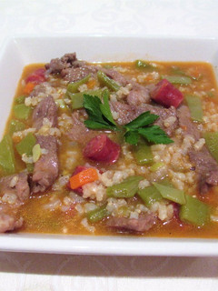 Foto principal de Guiso de ternera y chistorra con verduras y arroz integral