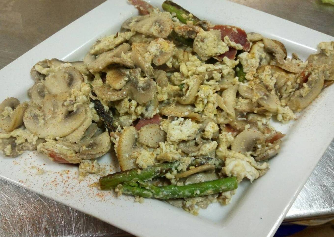 Revuelto de champiñones y espárragos