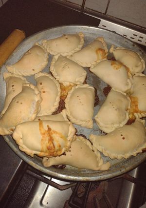 Una foto de Empanadas de jamón, queso y huevo